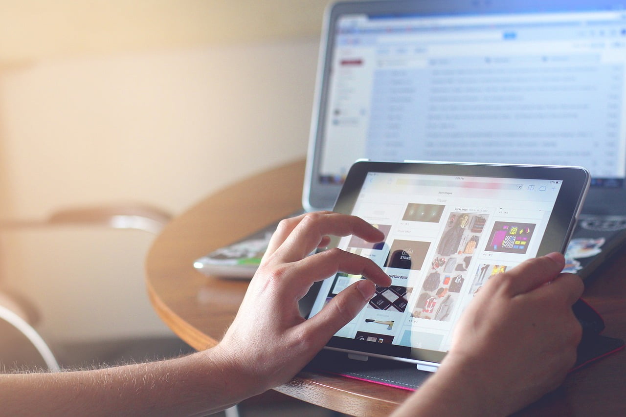 woman using ipad to search the web